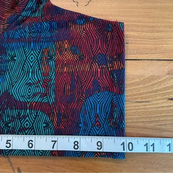 LuLaRoe Perfect T Multicolor Short Sleeve Scoop Neck Top Size L - Picture 11 of 13